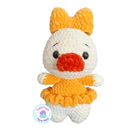 ברווזונת בשמלה צהובה