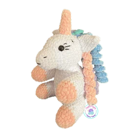 חד קרן לבן עם רעמה צבעונית